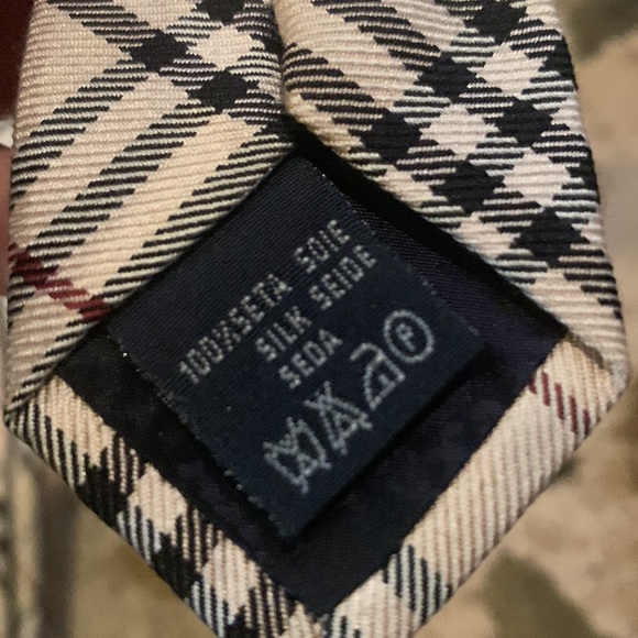 Burberry Tie - Picture 4 of 4